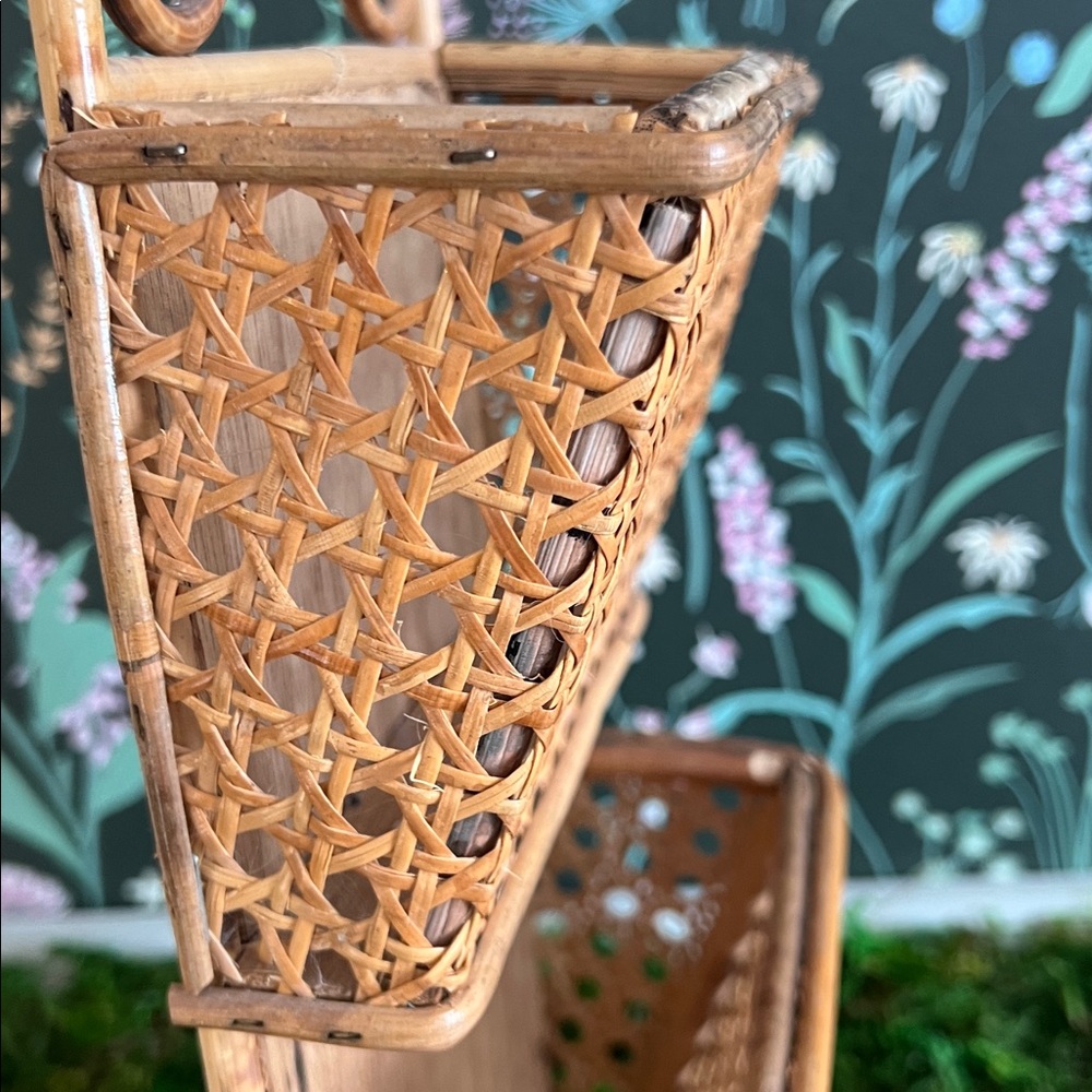 VINTAGE wicker/ bamboo/ wall-mounted storage rack, for mail, or magazines 70ʼs - Picture 10 of 15